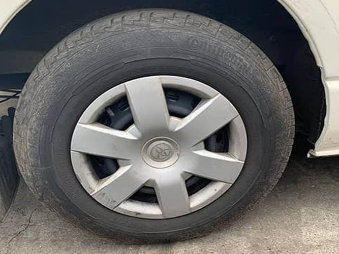 2018 Toyota Hiace Wrecking Commuter Bus tire